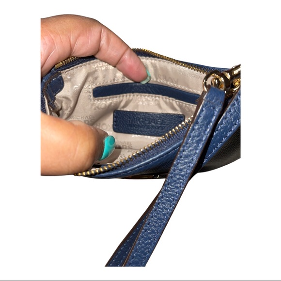 Genuine Michael Kors Wristlet - Picture 3 of 4